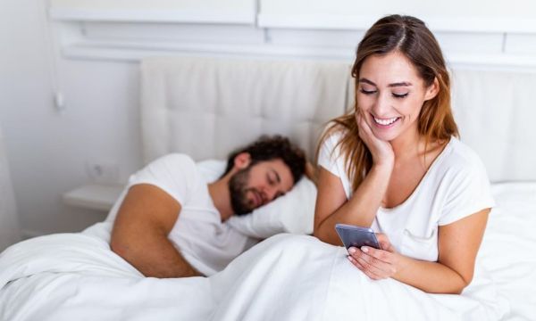 Những cách theo dõi vợ ngoại tình bí mật hiệu quả nhất 2 anh 1 vo ngoai tinh do nhieu nguyen nhan khac nhau