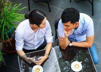 So sánh cách theo dõi ngoại tình Quận 10