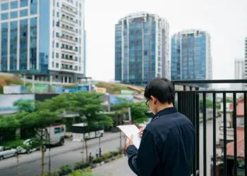 Thám tử Thuận An điều tra đối thủ cạnh tranh bí mật.