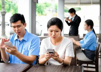 So sánh điều tra ngoại tình Kiên Giang: tự làm hoặc thuê thám tử.