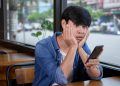 Nghi ngờ ngoại tình Gò Vấp, cô đơn trong quán cà phê.