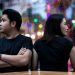 Cặp đôi nghi ngờ ngoại tình, quán cà phê Sài Gòn mưa.