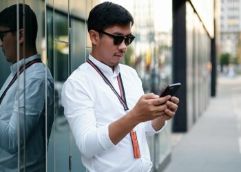 Thám tử Quận 2: Xác minh số điện thoại bí ẩn.
