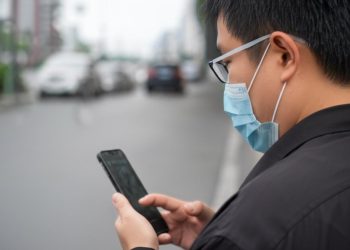 Thám tử Quận 2 xác minh số điện thoại.