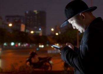 Thám tử quận 2 xác minh số điện thoại đêm.